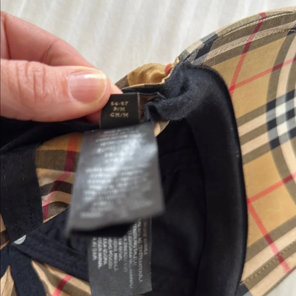 Authentic Burberry Checkered Cap - Picture 4 of 7